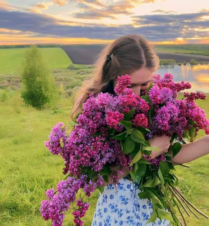 ♡

"وَانْتَقِ لروحِكَ مَا يليقُ بجمالِها، فَالرُّوحُ تَطِيبُ بِما هُوَ جَميلٌ."🦋

♡ 

☪︎ ❥ 🕊 ོ

ᥫ᭡ 

ٺٍۆقِيـّ۶ـ௸
☟︎

иαyfα