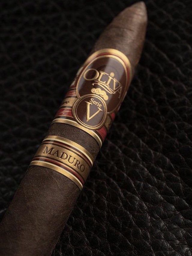OlivaCigar's tweet image. Full of tradition
..
#CraftedWithPassion #cigarlife
#olivacigars #cigaraficionado
#craft #cigarlover