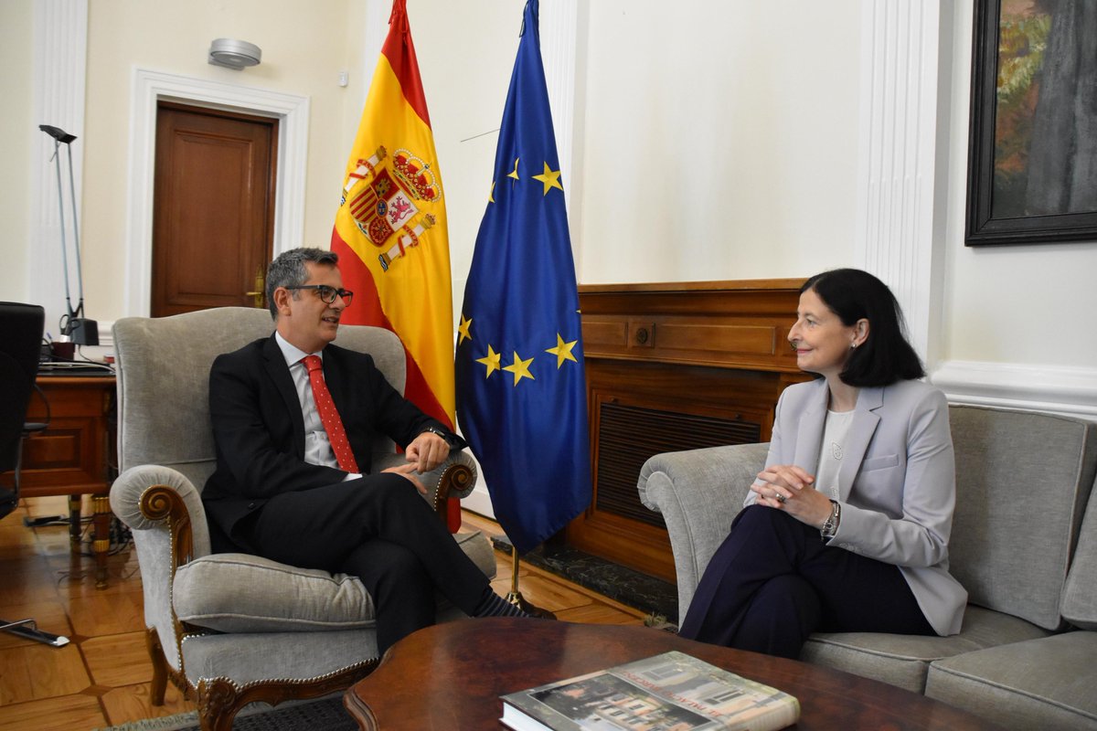 🤝🏻 Nuestra presidenta, <a href="/CPBarrioDelOlmo/">Concepción Pilar Barrio Del Olmo</a>, se ha reunido hoy con el ministro de <a href="/justiciagob/">Ministerio de la Presidencia, Justicia y R. Cortes</a>, <a href="/felixbolanosg/">Félix Bolaños</a>

✅ El ministro ha puesto en valor el papel de los notarios como garantes de la seguridad jurídica preventiva y, ambos, han destacado el avance del proyecto de