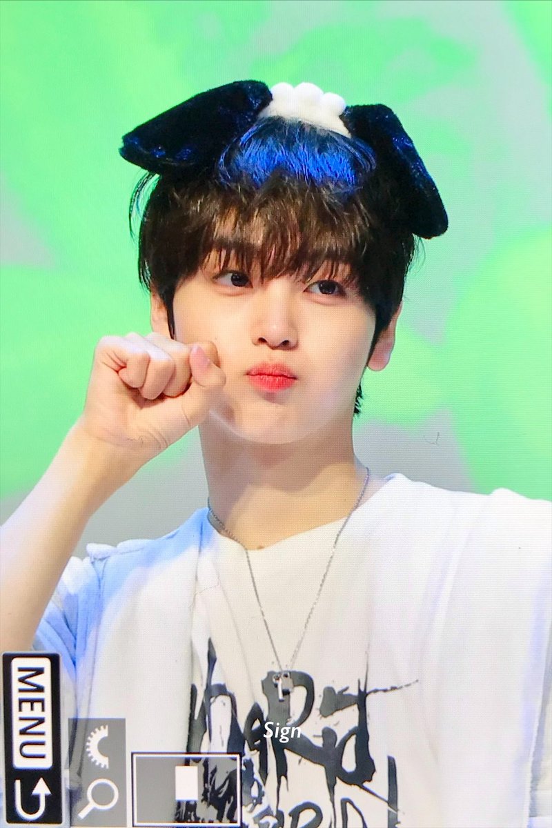 260827 #CRAVITY #형준 #크래비티 #HYEONGJUN

모자 찰떡이넹 귀야워