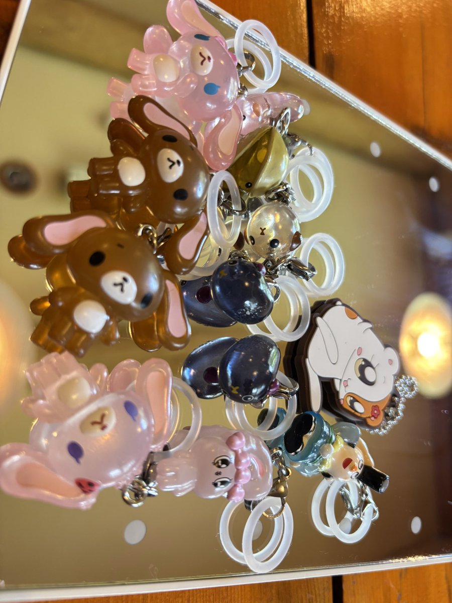 帰省していた娘
バイトがあるからと今朝帰って行った
久しぶりのおかぁさん業
楽しかったなぁ✨✨
たくさん作ったし
たくさん食べた
たくさん喋ってたくさん笑った

ガチャの罠にもハマったw
年末は帰省しないらしいから今度はいつ会えるかなぁ
会いたくなったら行くけどねw
あー幸せな数日だった