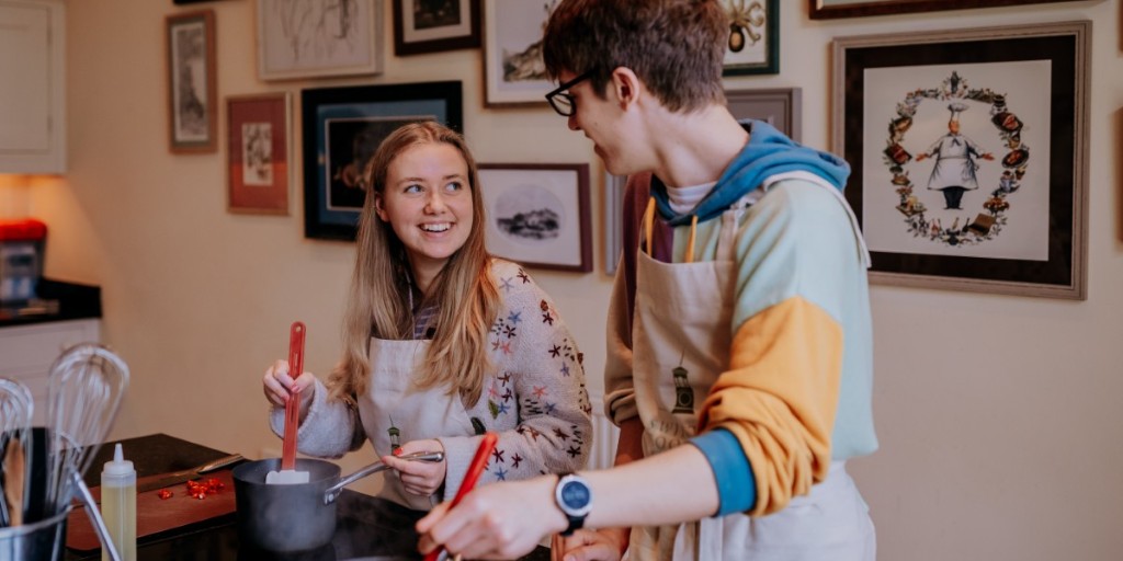 swintonestate's tweet image. If you're heading to university soon, get confident in the kitchen with our Cooking for University course on 1st September — designed to teach simple, budget-friendly recipes that are perfect for student life.

Book now: ow.ly/QXBR50WMLXf

#swintonestate #cookerycourse