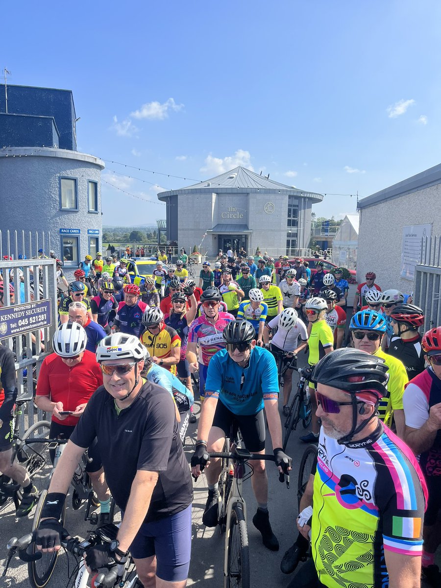 NaasRacecourse's tweet image. REMINDER🔔

The @CurraghTo charity cycle and the Pat Smullen charity race takes place this Saturday at the @curraghrace in aid of @cancertrials_ie, aiming to raise €1m💜

Best of luck to everybody taking part✨

Donations can be made here👉🏼 cancertrials.ie/donate/