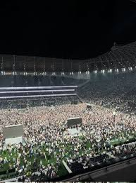 troddg's tweet photo. @RoscoShumashco @ChangeForSpurs Pitch invasion!!!! https://t.co/WaaiCrWBKL
