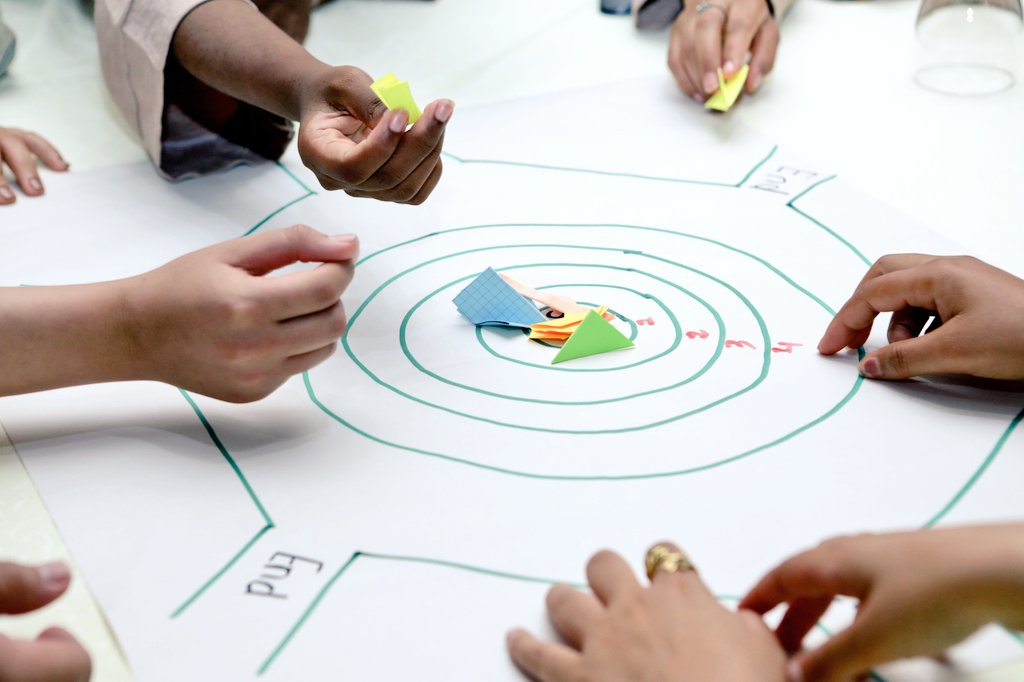 UNDP_ACIAC's tweet image. Presenting a new innovative board game, developed by the #IntegrityGuardians with #UNDP support, merging concepts of political economy analysis together with #anticorruption strategies and tactics. First tested in #Tunisia 🇹🇳 and soon in a city near you 🫵🏼❗