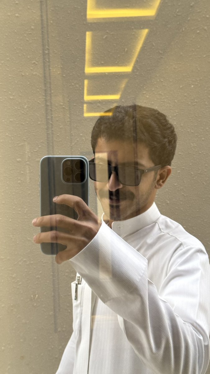 سمراً تعلم كل متشتت بمعنى الانسجام 
يضرم عليها الواحد من بعيد يوم يشمها .