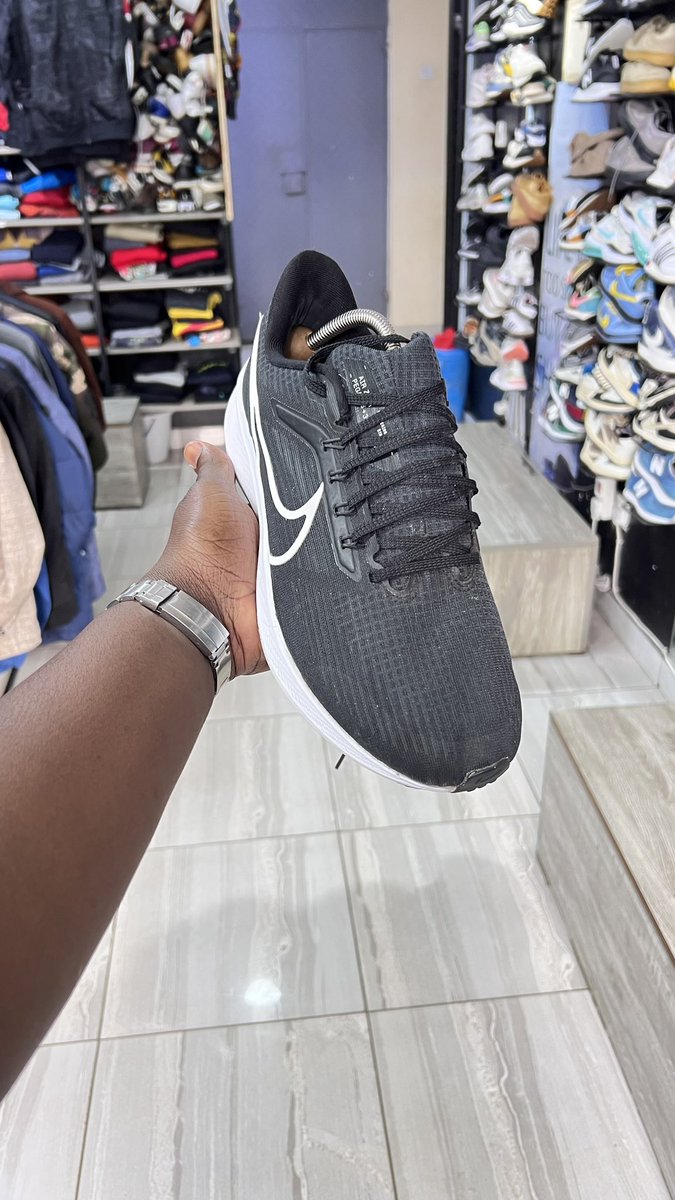 Nike Pegasus 39 Uk 9

Price <a href="/3500/">みっこ</a>
Dm/App/Call 0759495130