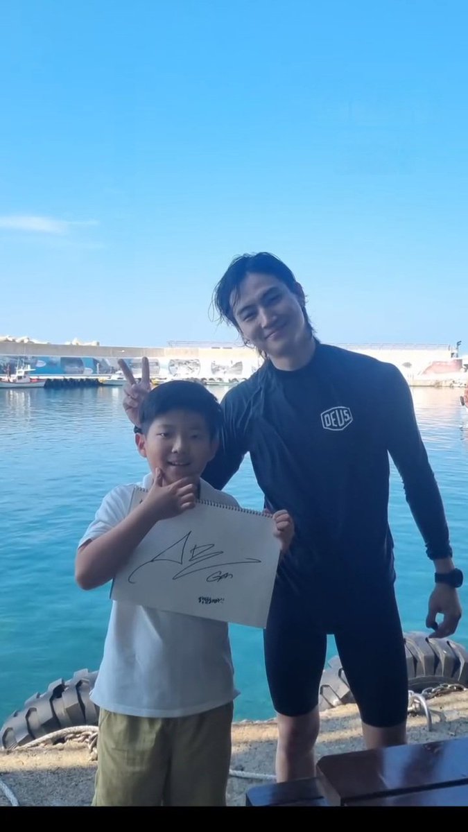 coconutverbena's tweet photo. autograph from diver JAY B 

via good__divers 
#JAYB #제이비 @jaybnow_hr https://t.co/1iPxuCtXBO