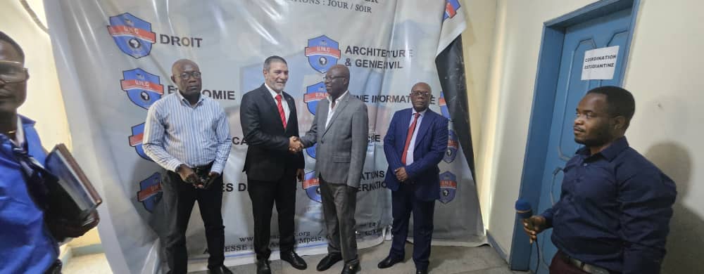 InfoPcco's tweet photo. #RDC : L’engagement de l’Ambassadeur de Cuba et du S.G du PCCO, BOSWA ISEKOMBE SYLVERE, illustre la volonté commune pour preparer le centenaire de Fidel Castro, un modèle puissant et une  lutte contre l’oppression impérialiste.les etudiants de UPAC ont salué.

#Cuba
#pcccuba https://t.co/P2sn0domAF