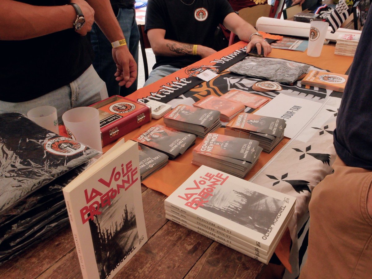 [ACADEMIA CHRISTIANA]

📌 Samedi dernier en Anjou, An Tour-Tan était aux portes ouvertes d’<a href="/AcademiaChristi/">Academia Christiana</a> : de riches échanges avec toujours plus d’organisations et de patriotes venus de tout le territoire français et d’Europe.

➡️ Jeune Bretonne, jeune Breton, rejoins-nous !