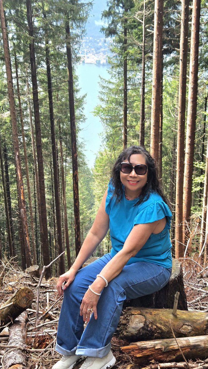 rosajeruszka's tweet photo. Here I sit beneath a tree.
Heartbeat calm.
Soul hums free.
An amazing 👏 🌎 mountains and lake view 🌬🌤🌄⛰️🌲💚🏞🌊
#Neureuth ,#Tegernsee 🌄🌊🇩🇪 https://t.co/mavvj8fpJi