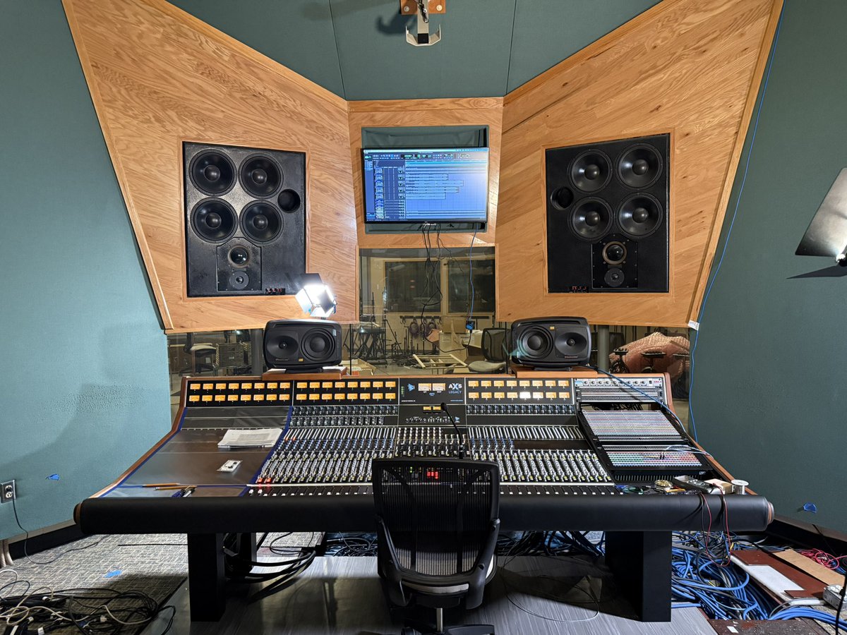ThisIsAPIaudio's tweet image. This 32 Channel AXS Console was recently commissioned at MTSU in Murfreesboro, TN. Equipped with 32 channels and space to expand to 48 channels in the future, the AXS is quickly becoming the new standard in analog consoles for higher education.

#apiaudio #apiAXS #apiAXSconsole