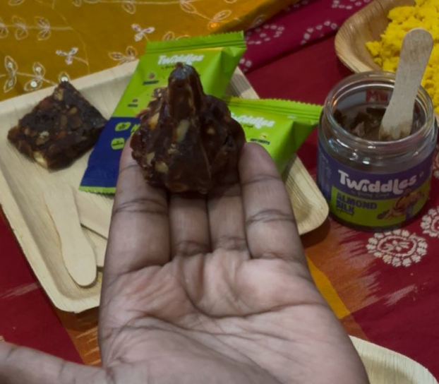 Twiddles_in's tweet photo. @Swiggy Guilt-free Nuts &amp; Dates Bites wale😋🥰 https://t.co/YYpeZUIWeJ
