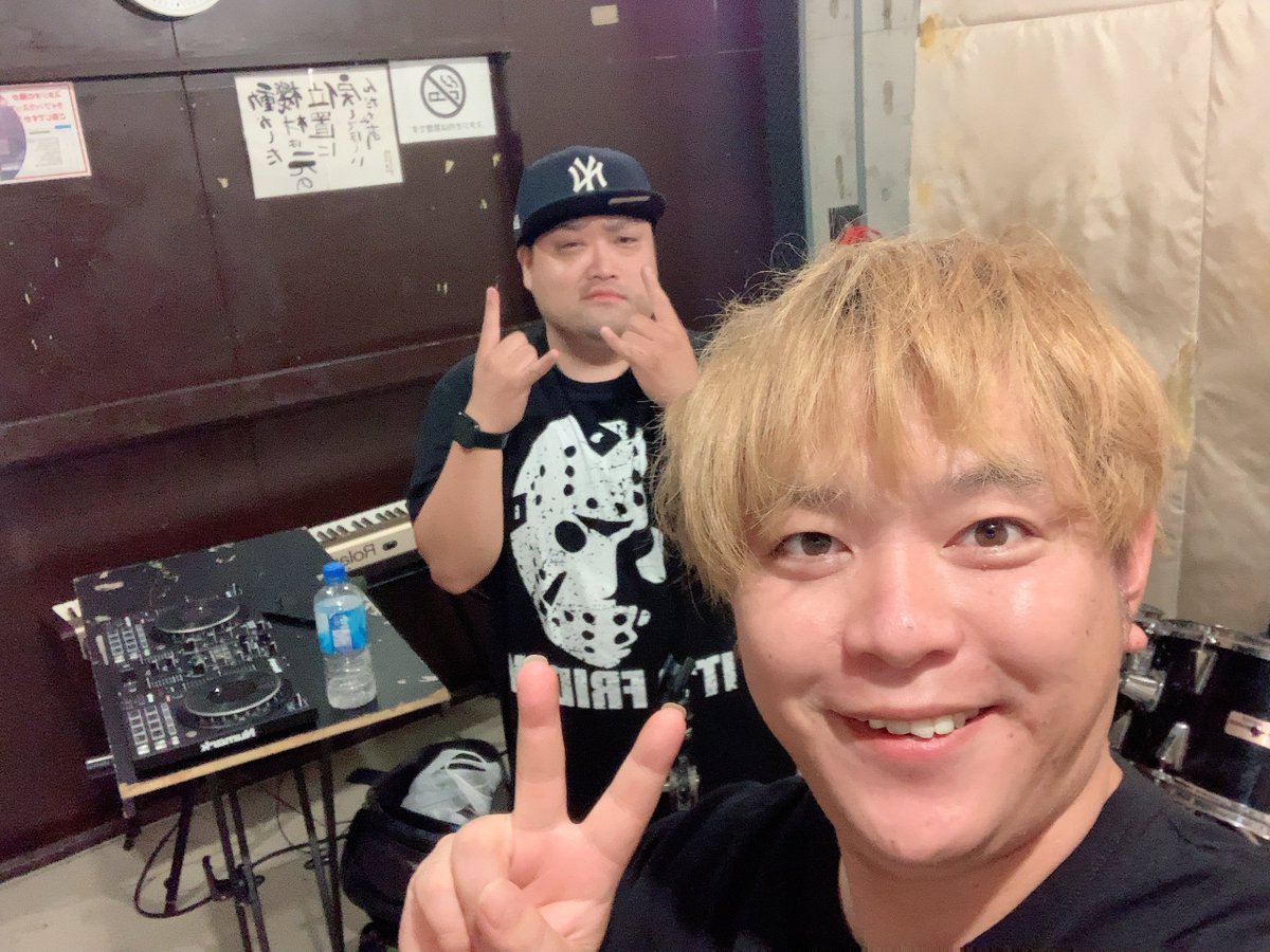 ✨DJ AKIRA✨

ワンマンツアー広島公演、DJ参戦決定‼️

盛り上がる事間違いなし‼️

今日は広島ワンマンのリハーサル👍

いつものスタイルでびっくりするくらいの沢山の楽曲をお届けします✌️

現地来て頂ける方はDMください🙇🏻‍♂️

👇配信はこちら👇
premier.twitcasting.tv/10rippyeee/sho…