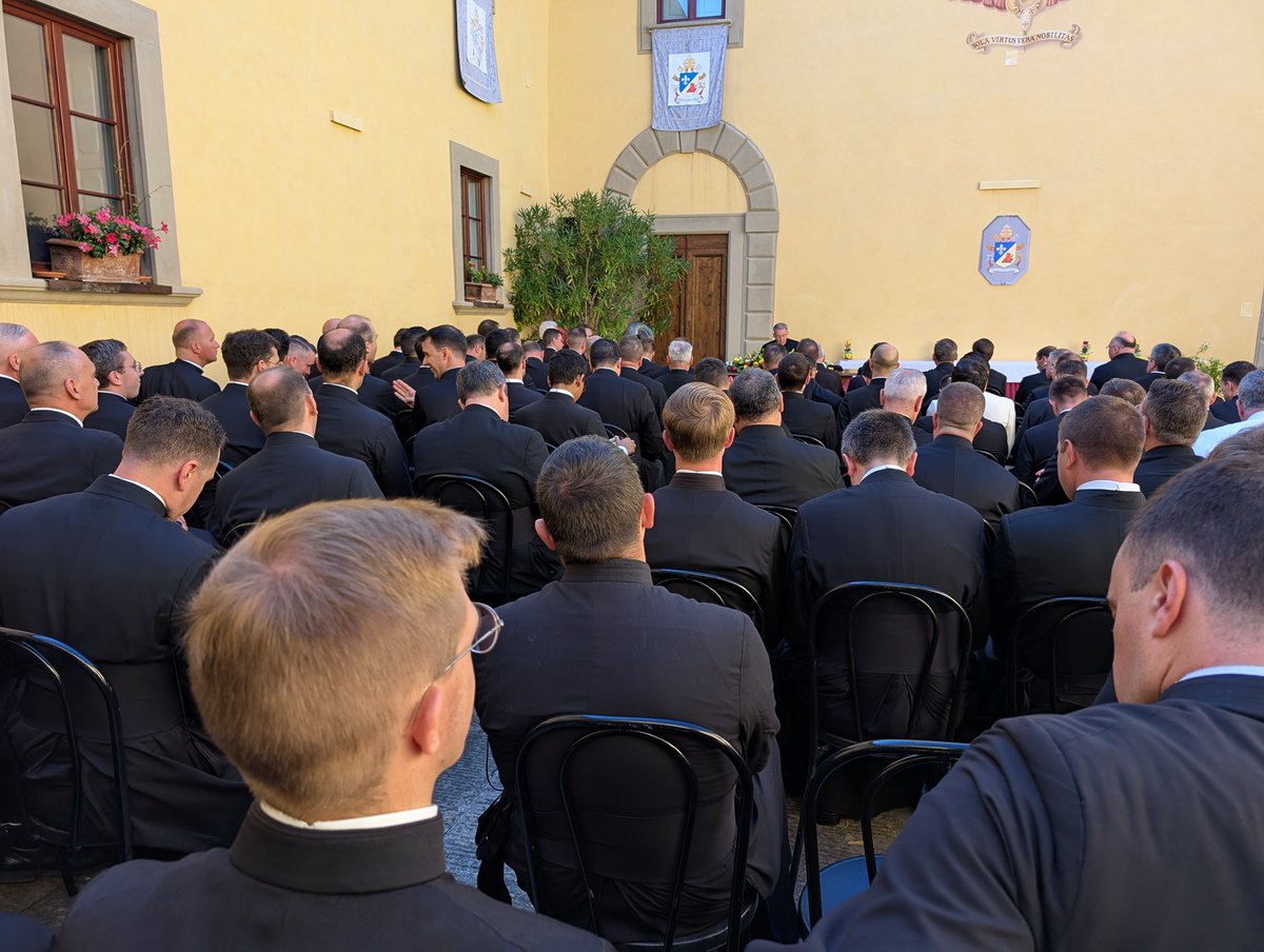 ICKSP's tweet photo. Today’s conference by Monsignor Schmitz during the Institute’s Annual Chapter Meeting

📍Gricigliano, Italy https://t.co/ZyvhUY5SdC