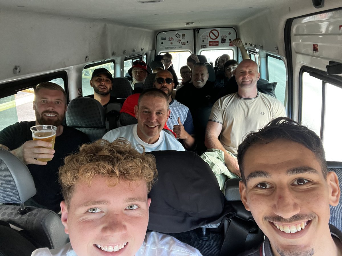 JasonFinnimore's tweet image. The nut bus is in full swing 🔴⚪️ @BristolCity @wesleybryant79 @Richiegrich