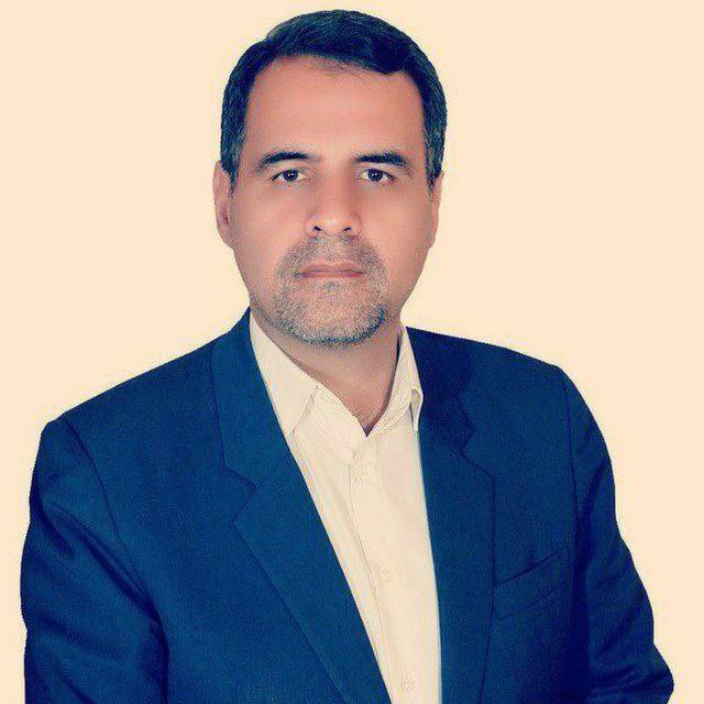 tuhraa's tweet photo. وخامت وضعیت سلامتی طاهر سارلی، زندانی سیاسی ترکمن در گنبد

گزارش‌ها از ایران حاکی است که طاهر سارلی، زندانی سیاسی ترکمن، در زندان گنبد در نهمین روز اعتصاب آب، غذا و دارو به سر می‌برد و وضعیت جسمی او بحرانی توصیف شده است.

به گزارش توهرا، فعالان حقوق بشر ترکمن‌صحرا، سارلی به بیماری دیابت مبتلاست و نیازمند تزریق روزانه انسولین است؛ او همچنین سابقه سکته قلبی دارد و به سرطان پروستات مبتلاست. گزارش شده که او به‌رغم داشتن بیماری‌های متعدد، کماکان از دسترسی به مراکز درمانی محروم مانده است.

این زندانی سیاسی روز ۱۴ مرداد ۱۴۰۴ به دلیل سخنرانی‌های انتقادی در فضای مجازی درباره سیاست‌های دولت در ترکمن‌صحرا در تهران بازداشت و سپس طی حکم قضایی به زندان گنبد منتقل شد. خانواده و نزدیکان او می‌گویند بازداشت و روند قضایی او «فاقد وجاهت قانونی» بوده است.

سارلی پیش‌تر هنگام ورود به زندان با انتشار یک ویدئو تاکید کرده بود که «ظلم نظام جمهوری اسلامی تمامی ندارد.»

در پرونده طاهر سارلی موارد متعددی از نقض حقوق بشر از جمله بازداشت به دلیل استفاده از حق آزادی بیان، صدور و اجرای حکم قضایی فاقد وجاهت قانونی، نگهداری طولانی‌مدت در بازداشت بدون روند دادرسی عادلانه و محرومیت از دسترسی به خدمات درمانی دیده می‌شود.