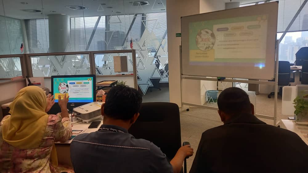 27.8.2025I
Taklimat Penyediaan Pelan Pengurusan Risiko Organisasi (ERM) 2026-2030 bagi Tema 5  telah disampaikan oleh Ir. Ts. Suhaila binti Suboh  <a href="/BPPPCDPK/">BPPP CDPK JKR</a> kepada Peneraju Tema 5 (CREaTE)