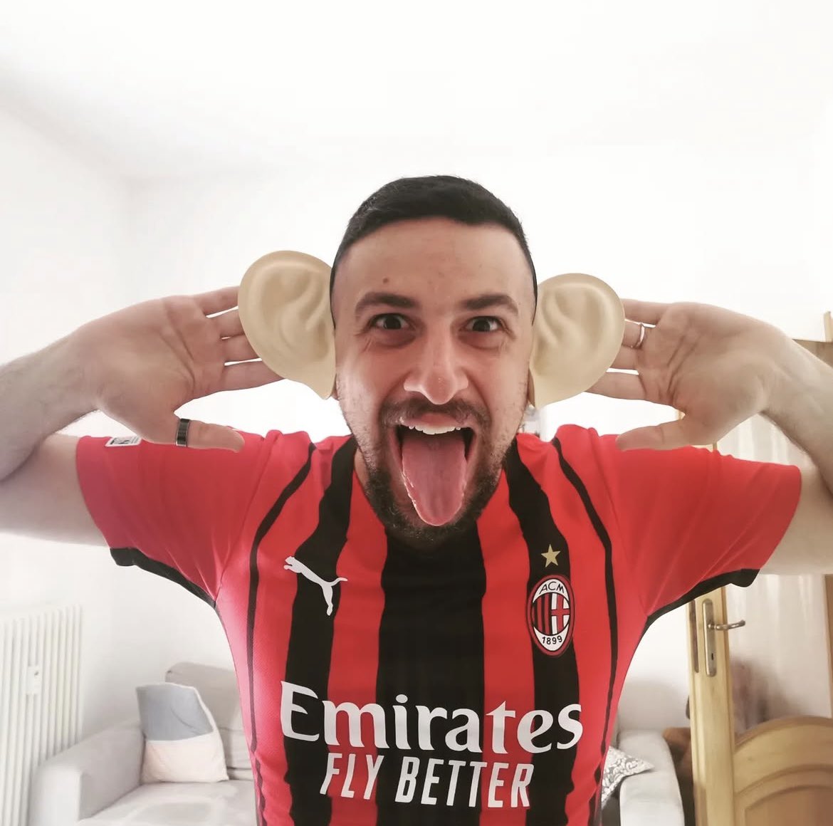 Il più grande insider di mercato della storia dell’Ac Milan.

Tra una notizia e l’altra qualche insulto a madri, sorelle e zie di chi entra a rompere il cazzo in live.

Una media di 10 AFUERA al minuto.

GAERANDIR CON LA GOLD

<a href="/lucacohen/">Luca Cohen</a> grazie di esistere