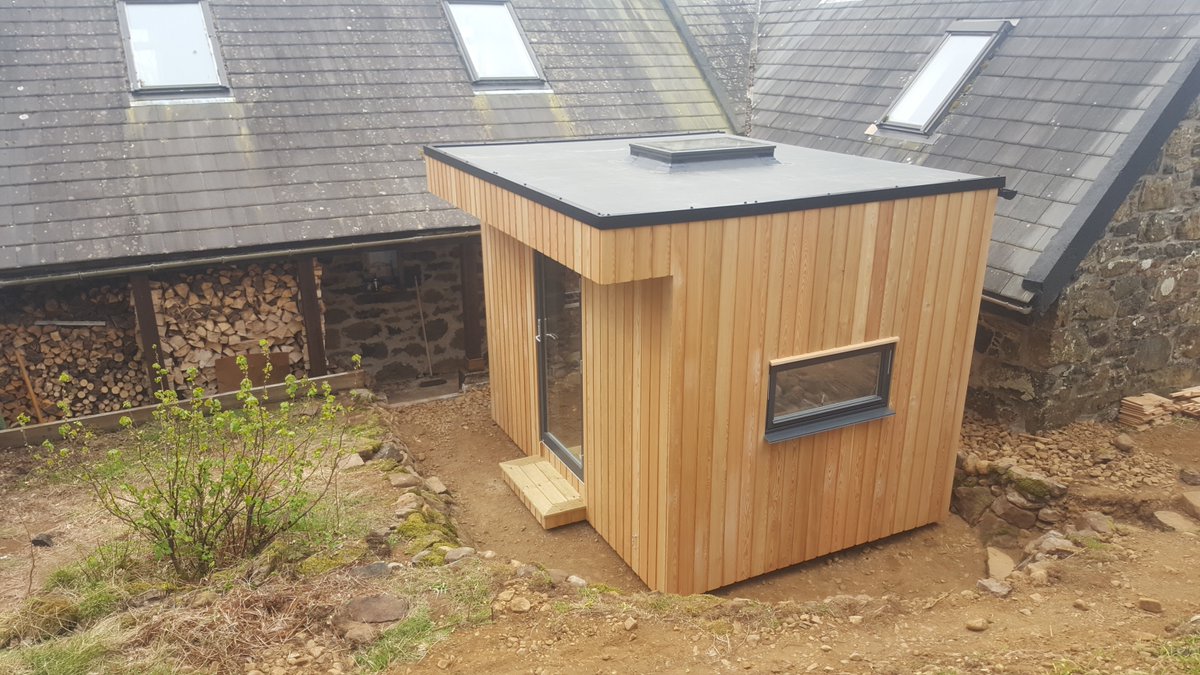JMLGardenRooms's tweet photo. We love the addition of a skylight in the roof of this #Lowlander #GardenRoom. Perfect for blurring the lines between indoor and out. #gardenroom #gardenrooms https://t.co/P2htQqQr0D