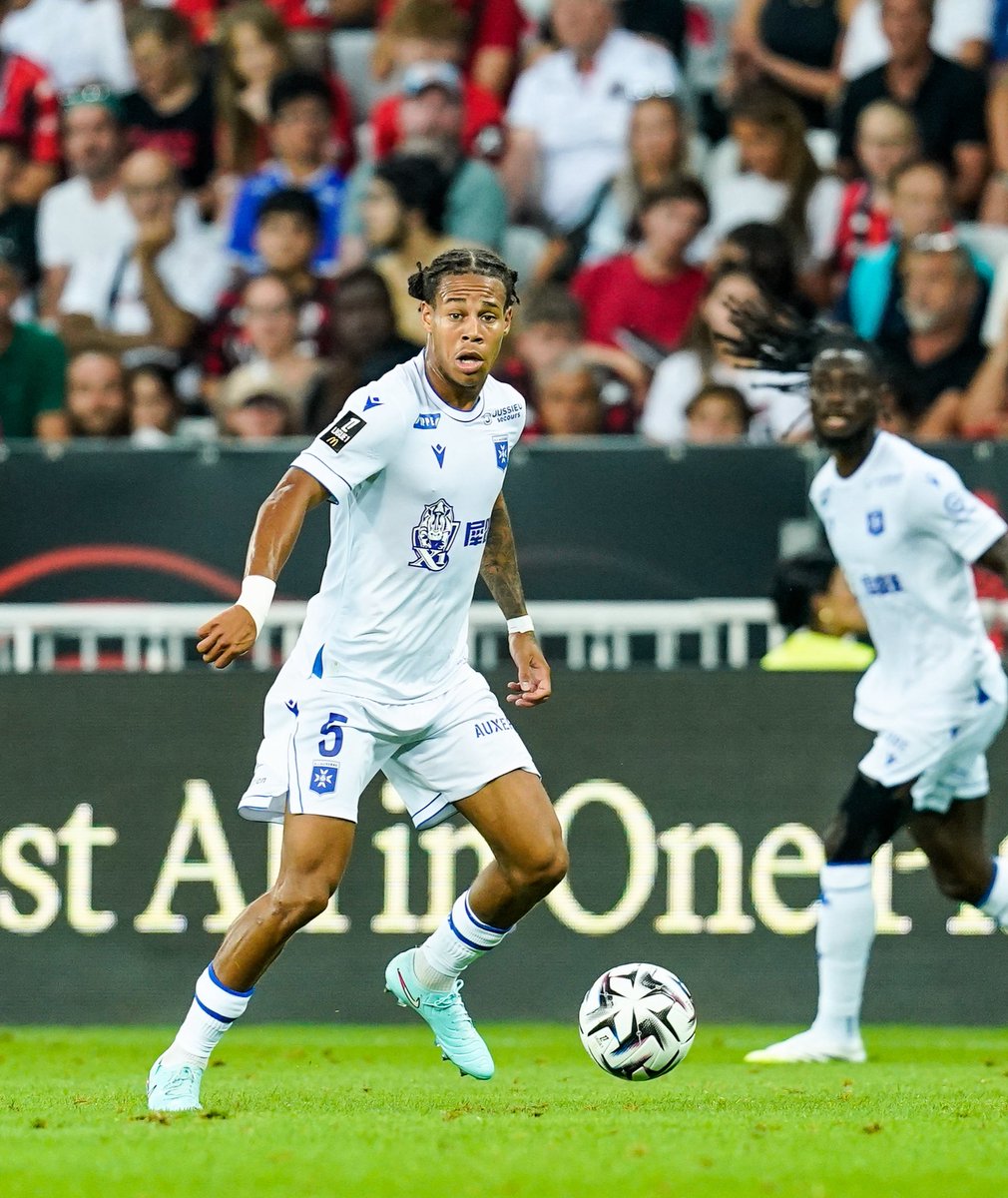 _BeFootball's tweet image. Kevin Danois (𝟮𝟬𝟬𝟰), milieu d’Auxerre, vient d’être appelé en Équipe de France Espoirs. 🇫🇷👶💎 

Restez branchés.