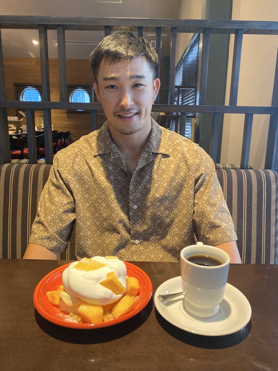 今週初の糖分摂取❗️【お知らせ】各コンテンツより多くの皆さまに観てもらい為、更にお値下げしました🙆‍♀️是非僕でシコって下さいね😁