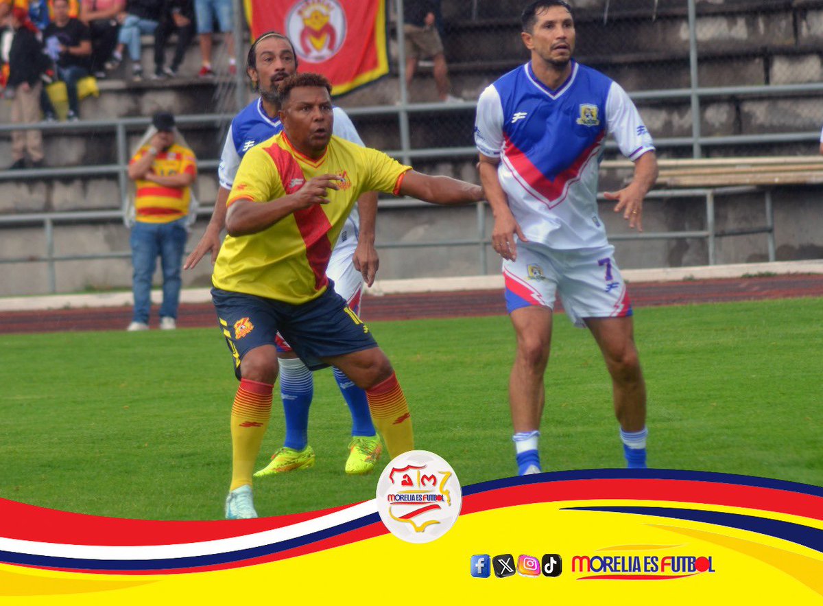 Carlos Pavón acechando el área rival