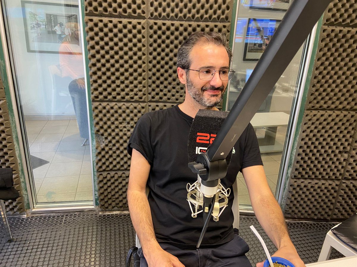 221radio's tweet photo. #ElCafecito ☕️ Elecciones 2025

👤 Eric Simonetti, candidato a concejal de La Plata por la Organización Socialista de los Trabajadores:

➡️ "Desde el 2013 hasta hoy, me postulé para concejal y para candidato a intendente"
➡️ "Hace un año estamos formando la OST en La Plata"

📽️ Escuchá la nota en vivo: https://t.co/ydYsiEmxEi
  
📻 FM 103.1 - https://t.co/lbQAeX1OOx