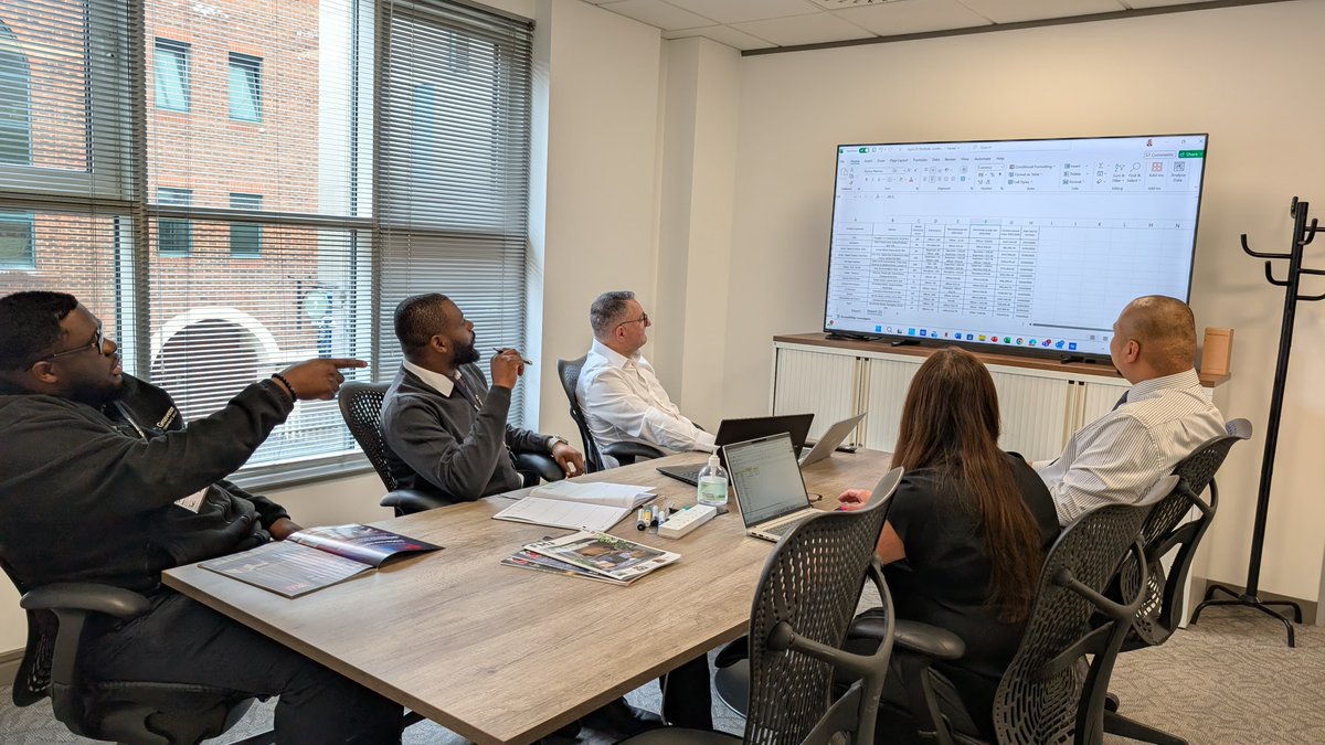 grosvenorsec's tweet photo. Coffee &amp; catch-up with the GCS team ☕

Rare to have our HQ team together, but vital for aligning on feedback from staff &amp; clients, ensuring we stay connected to the realities on the ground and deliver exceptional service.

#TeamGrosvenor #SecurityExcellence #ClientService https://t.co/b0imp7DfCV