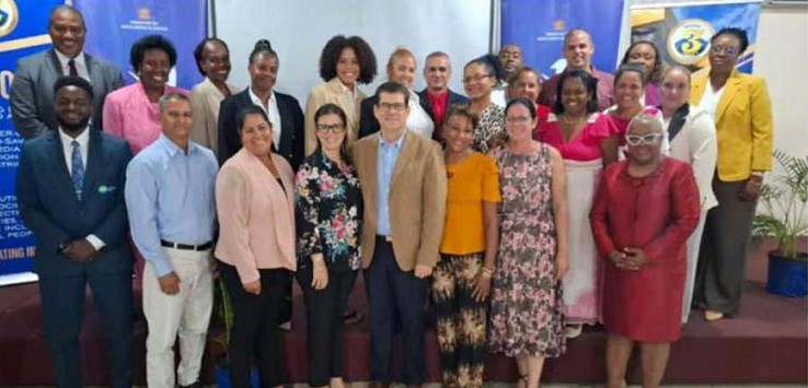 Los 16 nuevos integrantes de la Brigada Educativa de #Cuba 🇨🇺 en #Jamaica 🇯🇲 iniciaron la víspera el proceso de orientación, previo a su incorporación al curso académico 2025-2026 en escuelas públicas de varias regiones del país.

🔗cubaminrex.cu/es/colaborador…