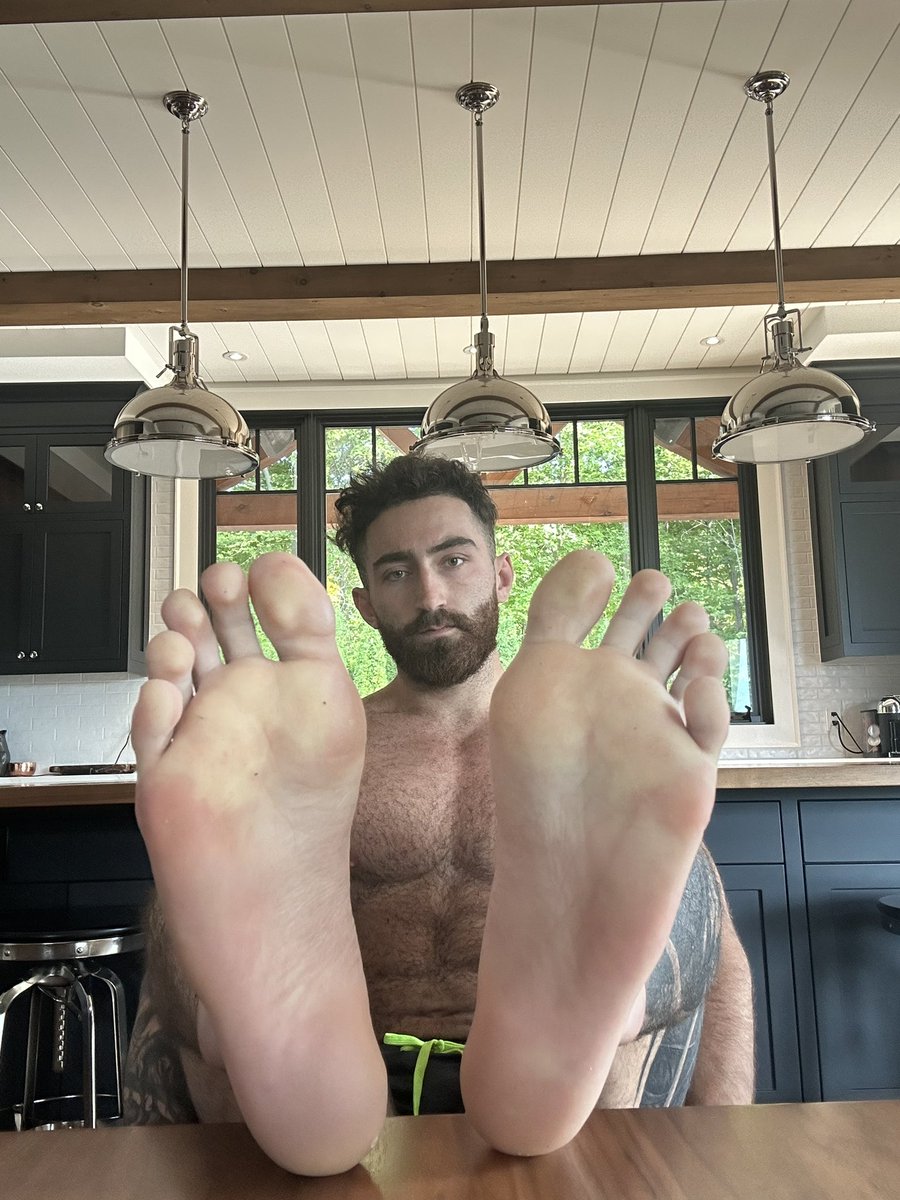 Half way through your work week , this is your reminder of why you slave away.

You work away your miserable lives for the privilege of sending me all your cash, and funding my lifestyle!

While you losers slave away you stay beneath me right where to belong 😈😈