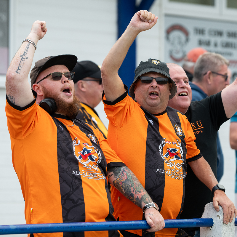 FIFC's tweet photo. 🎞️ 𝗚𝗔𝗟𝗟𝗘𝗥𝗬

More action from Saturday's trip to Hartsdown Park. 

📸 Cadan Boynton

#fifc | 🟠⚫️