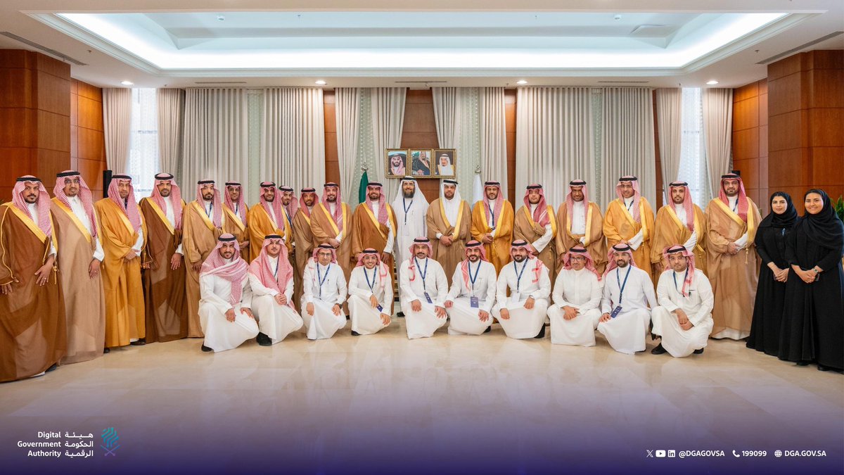 التقى صاحب السمو الملكي الأمير سلمان بن سلطان بن عبدالعزيز، أمير منطقة المدينة المنورة، بأعضاء لجنة التحول الرقمي، بحضور معالي محافظ هيئة الحكومة الرقمية <a href="/ahmedalsuwaiyan/">أحمد الصويان - Ahmed Alsuwaiyan</a>، وذلك على هامش فعاليات #يوم_السعودية_الرقمية في منطقة المدينة المنورة، بمشاركة 29 من قيادات التحول الرقمي في
