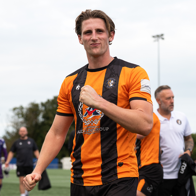 FIFC's tweet photo. 🎞️ 𝗚𝗔𝗟𝗟𝗘𝗥𝗬

More action from Saturday's trip to Hartsdown Park. 

📸 Cadan Boynton

#fifc | 🟠⚫️