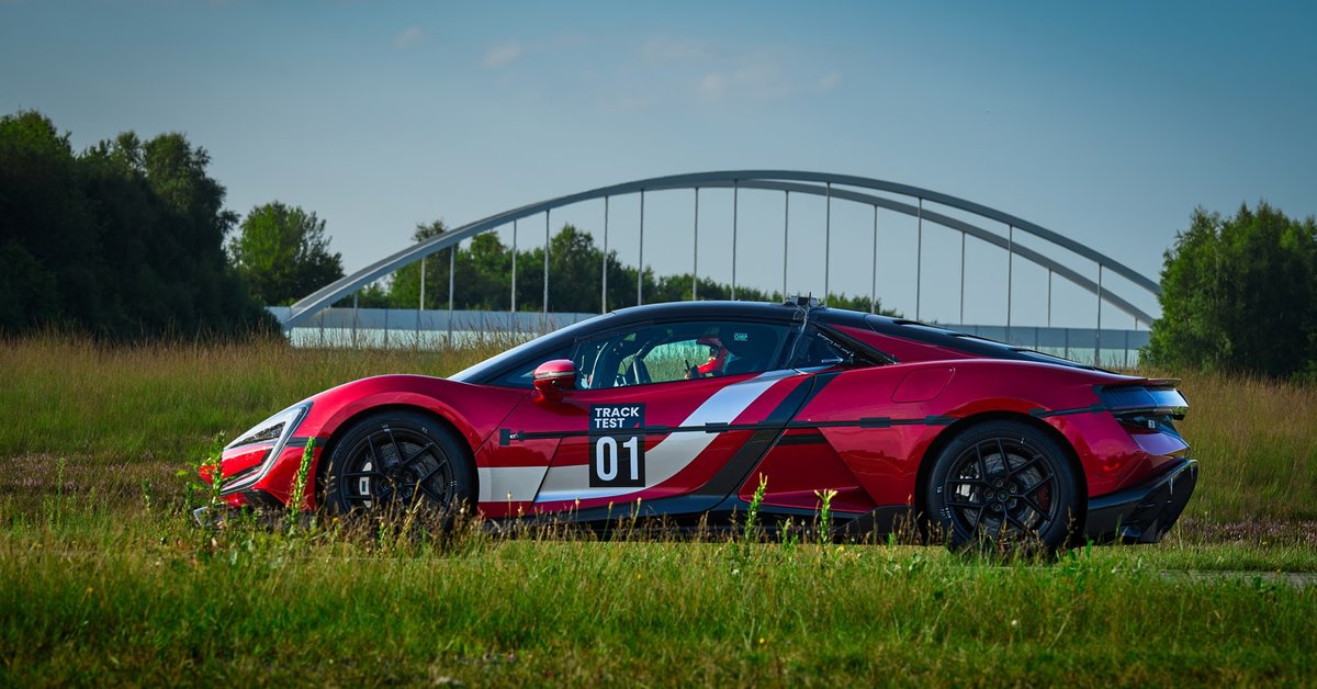 Živé.sk (@zivesk) on Twitter photo Yangwang U9, elektrický hypercar od BYD, prekonal rýchlostný rekord pre elektromobily s neuveriteľnými 472,41 km/h na nemeckom okruhu. Výkon dosiahol 3 000 koní.
Viac tu: brnw.ch/21wVeVD
#europskatvorba #elektromobil #byd #rekord Yangwang U9, elektrický hypercar od BYD, prekonal rýchlostný rekord pre elektromobily s neuveriteľnými 472,41 km/h na nemeckom okruhu. Výkon dosiahol 3 000 koní.
Viac tu: brnw.ch/21wVeVD
#europskatvorba #elektromobil #byd #rekord