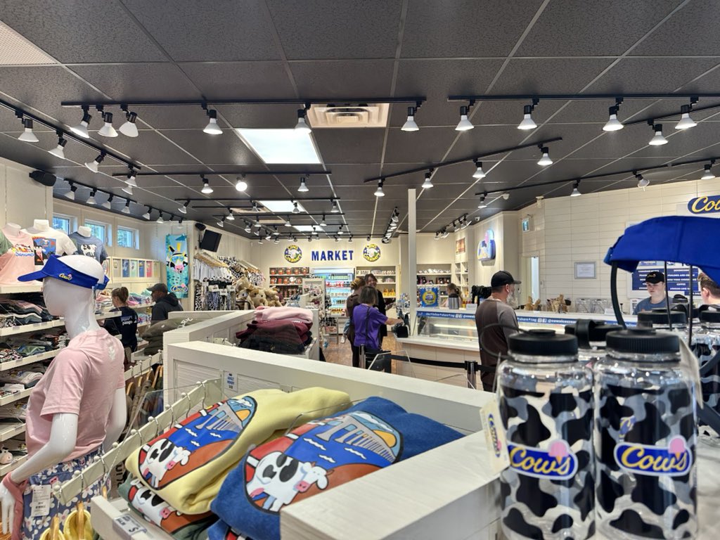 AussieBigDaz's tweet image. Nothing like a Cows Ice Cream to say goodbye to Prince Edward Island. 

Thank you for having us. 

#cows #PEI