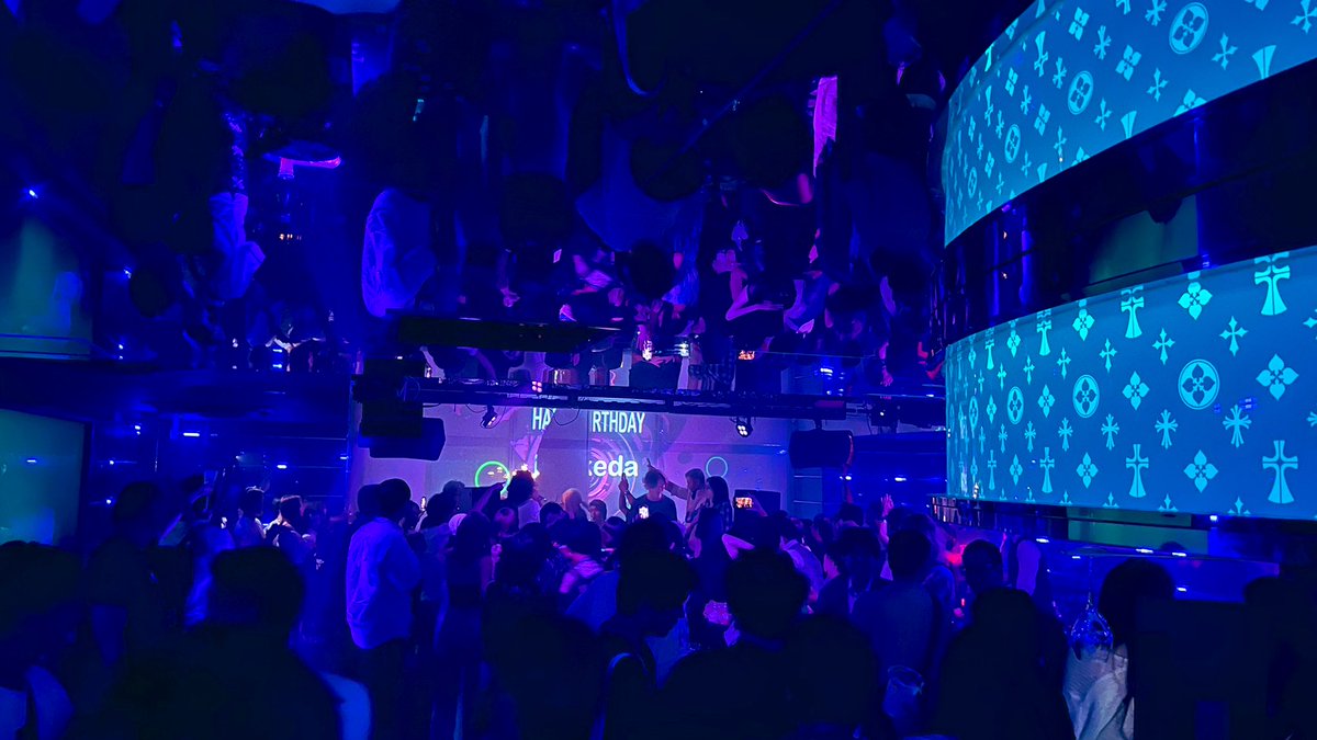 今日はクラブのイベントのお仕事。
ショータイムのメイク担当🥳

みんな楽しそうでいいね！！👍

車で来なきゃお酒飲めたのに😅w