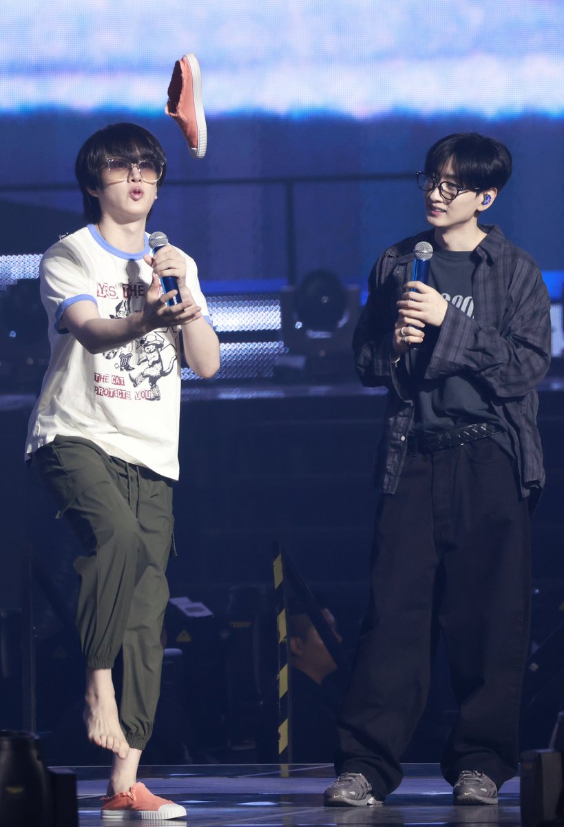yyan_ELF's tweet photo. 20250823 SS10 Seoul Day 2 - Sound Check 🇰🇷

??🐵??

#Eunhyuk #李赫宰 #은혁 #HyukJae #혁재 #ウニョク
#HEECHUL #희철  #ヒチョル #金希澈
#SUPERJUNIORinSEOUL #슈퍼주니어 
#SUPERSHOW10 https://t.co/T8UHI3VOkc