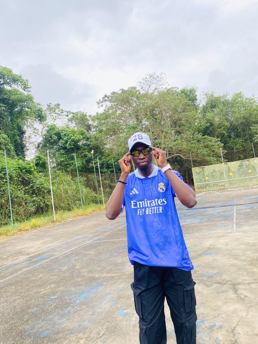 OkunolaTbs's tweet photo. #iAmOkunolaTBS🔥✨

#GameOnVicimus #DenimAndGoals #SportyDrip #CopaDeVicimus #WeAreVicimus
#FutaClass24 #FutaBro https://t.co/H3jpayP1WI