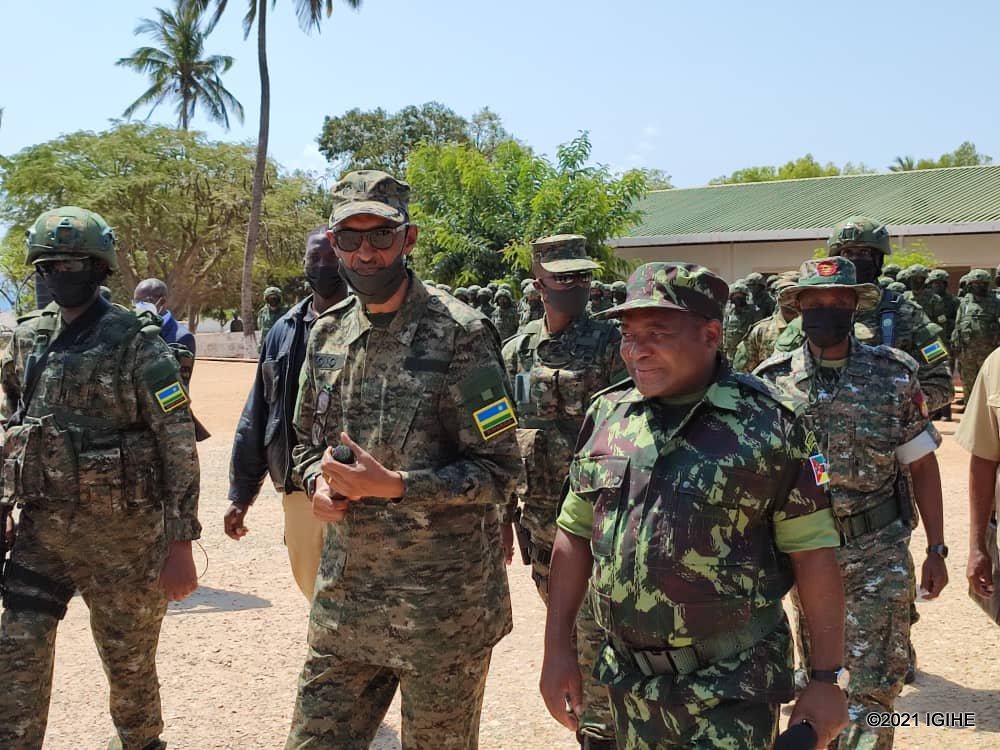 RugemaWirwanda's tweet image. HE #PK and HE Chapo,will now witness the signing of two agreements between 🇷🇼&amp;amp;🇲🇿: a Memorandum of Understanding between the #RDB and the Investment and Export Promotion Agency of Mozambique and the Status of the Force Agreement on the Support to Fight Terrorism in Mozambique.