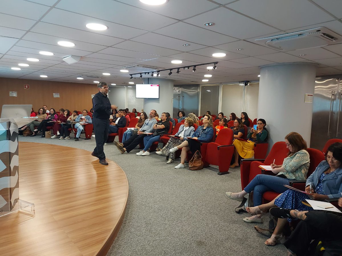 La Consejería apoya y participa activamente en jornadas de actualización docente de los profesores de español de #Brasil. El sábado (23/08) estuvimos en #SãoPaulo junto al <a href="/InstCervantesSP/">Instituto Cervantes São Paulo</a> en una actividad organizada por <a href="/Edelsa_AnayaELE/">Edelsa / Anaya ELE Editorial</a>. Nuestro agradecimiento a los profesores