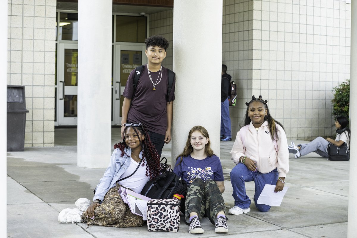 GCSchoolsNC's tweet image. #BackToGCS | On the first day back in GCS, Superintendent Dr. Oakley greeted students at Southern Middle as they were dropped off.🚍

This is the first step in another great adventure for these scholars.📚