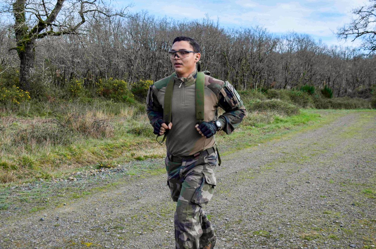 14eBsmat's tweet photo. #MondayMotivation
🎒 En ce jour de rentrée, nous vous souhaitons à toutes et tous une agréable reprise ! À l’image du militaire et de son sac à dos, portez avec vous vos objectifs et vos ambitions.

#rentrée https://t.co/TGyK6WjBGP
