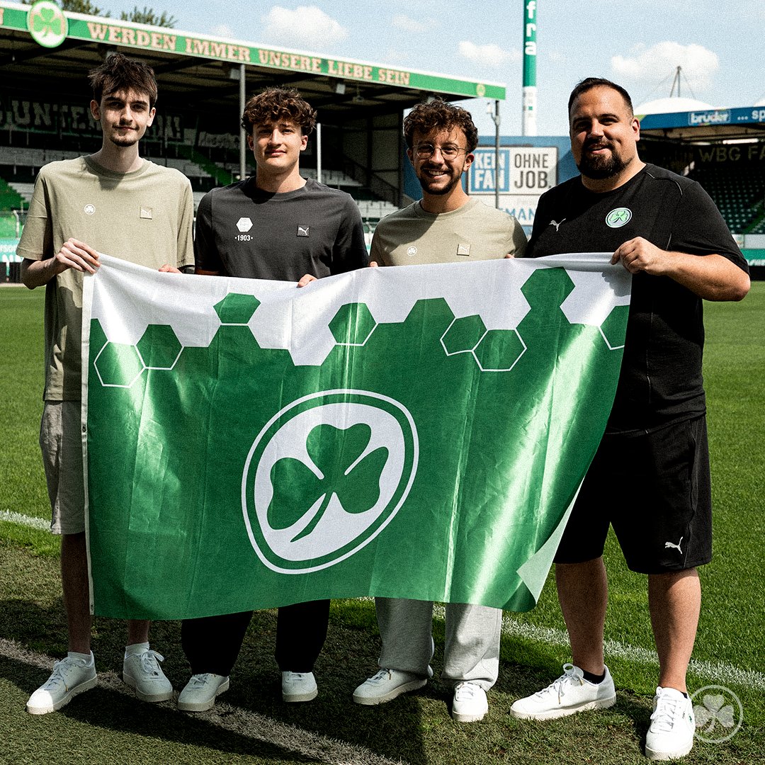 ☘️ 𝗨𝗻𝘀𝗲𝗿 𝗧𝗲𝗮𝗺 für die neue <a href="/vbl_official/">VBL | WOW VIRTUAL BUNDESLIGA</a>-Saison 🎮

Servus beim #Kleeblatt, <a href="/Lubappe6/">Lubappe6</a> und <a href="/MxneABT/">MxnuABT</a> 👋 Schön, dass du an Bord bleibst, Elias 🤝 Geleitet wird das Team weiterhin von <a href="/celaryprime/">Celaryprime</a> 🙏

Viel Spaß und Erfolg, Jungs!