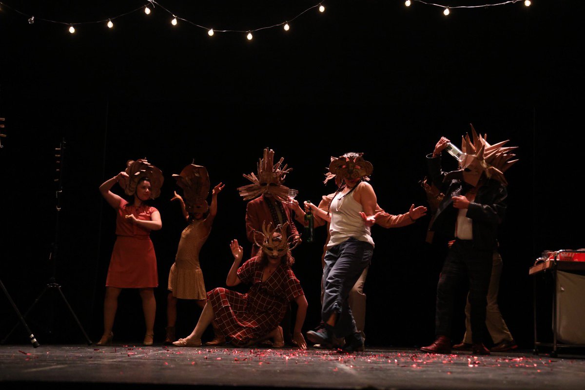🎭✨ ¡Últimos días para disfrutar de "Mucho ruido y pocas nueces"!
La compañía El Incendio de Isolda presenta en el #TeatroSergioMagaña una versión renovada del clásico de Shakespeare: una comedia de enredos donde las palabras pueden destruir o transformar, pero esta vez con un