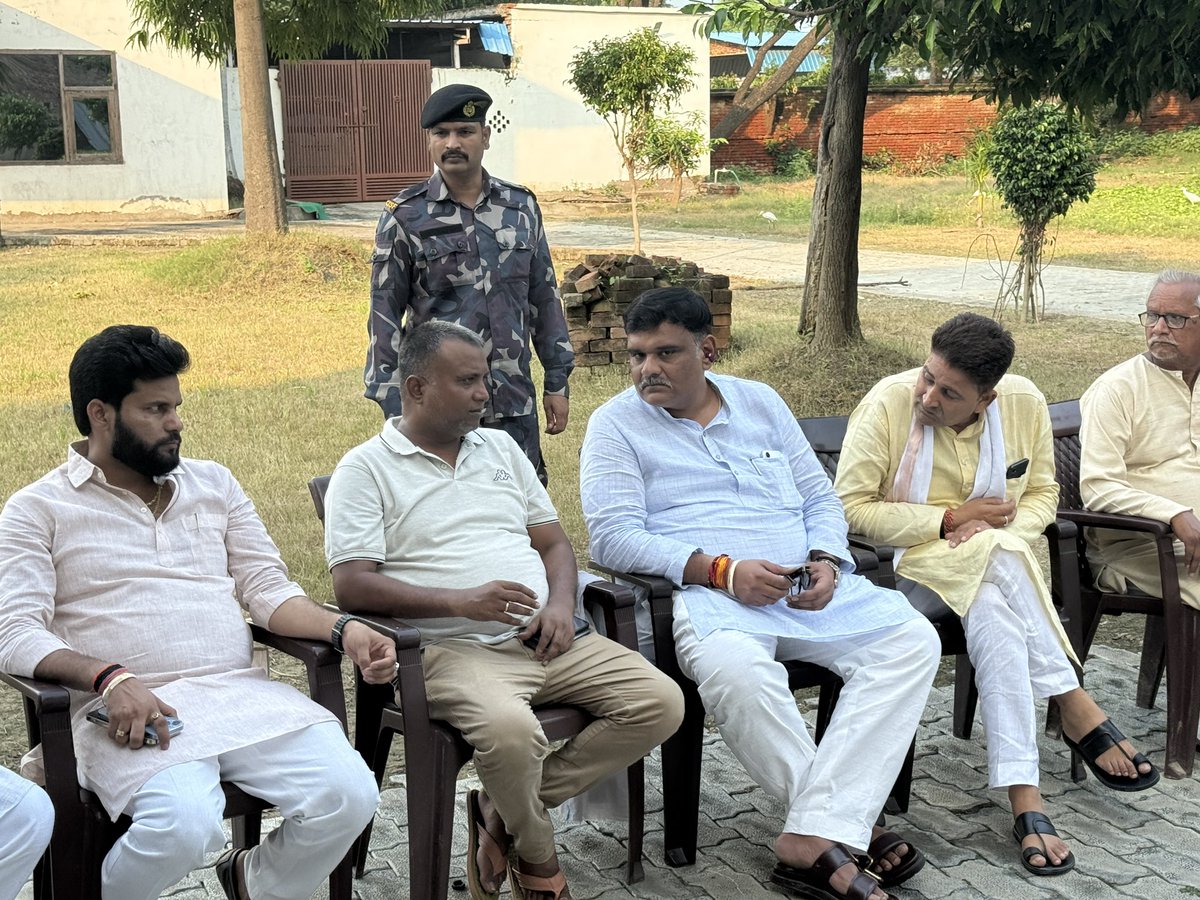 SubratPathak12's tweet image. बिधूना विधानसभा में भाजपा के वरिष्ठ नेता पूर्व विधानसभा अध्यक्ष श्री धनी राम वर्मा जी के पुत्र श्री गुड्डू वर्मा जी के पुत्र का पिछले दिनों रुस में निधन हों गया  था आज उनके आवास पहुँच कर परिजनों को सांत्वना दी और मृतक की आत्मा की शांति हेतु ईश्वर से प्रार्थना की ।