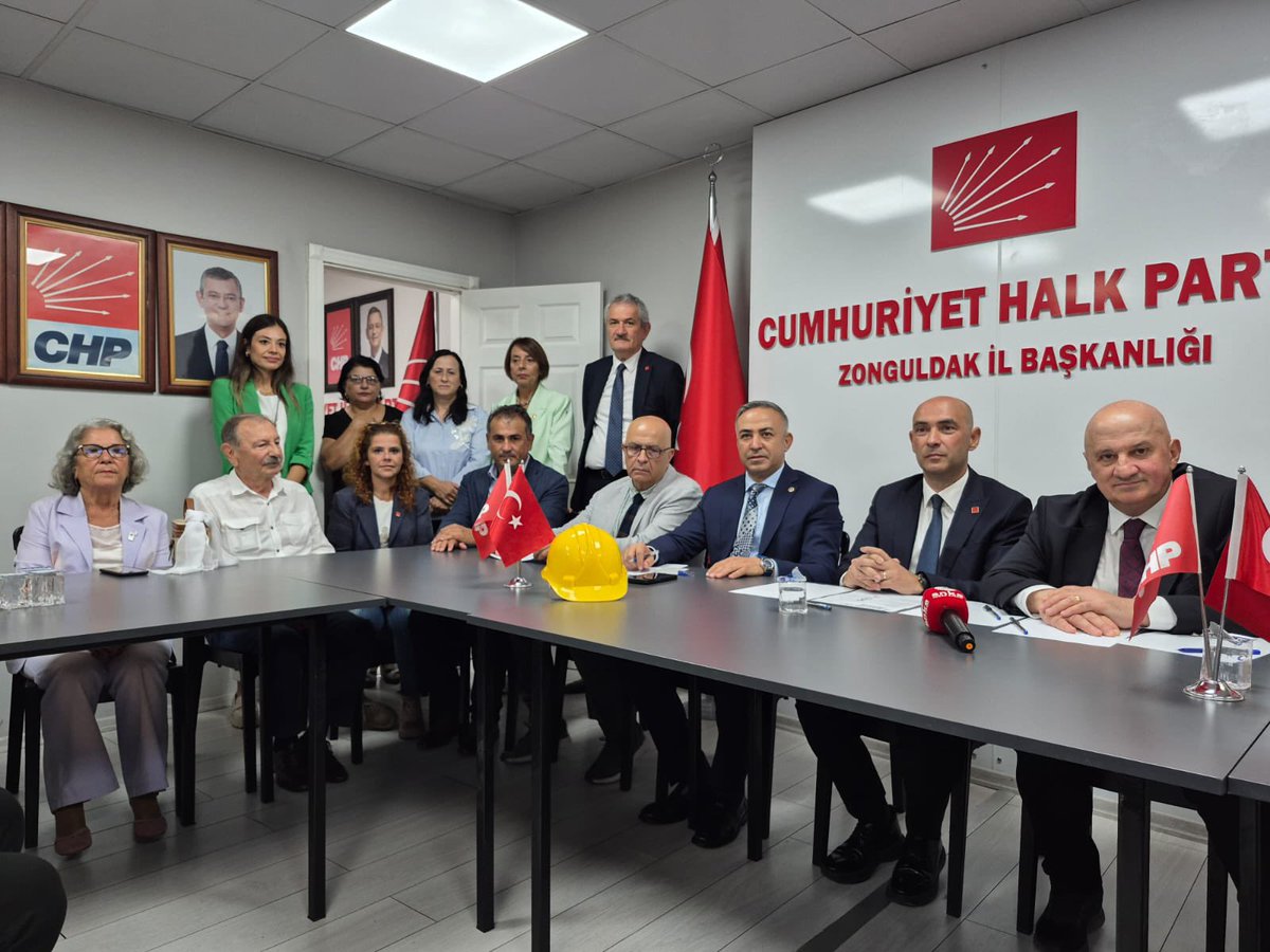 CHP Artvin Milletvekili Uğur Bayraktutan, Çorum Milletvekili Mehmet Tahtasız, Bartın Milletvekili Aysu Bankoğlu, İstanbul Milletvekili Kadri Enis Berberoğlu, İl Başkanımız Devrim Dural ile CHP Zonguldak İl Başkanlığında yapılan basın açıklamasına katıldım.