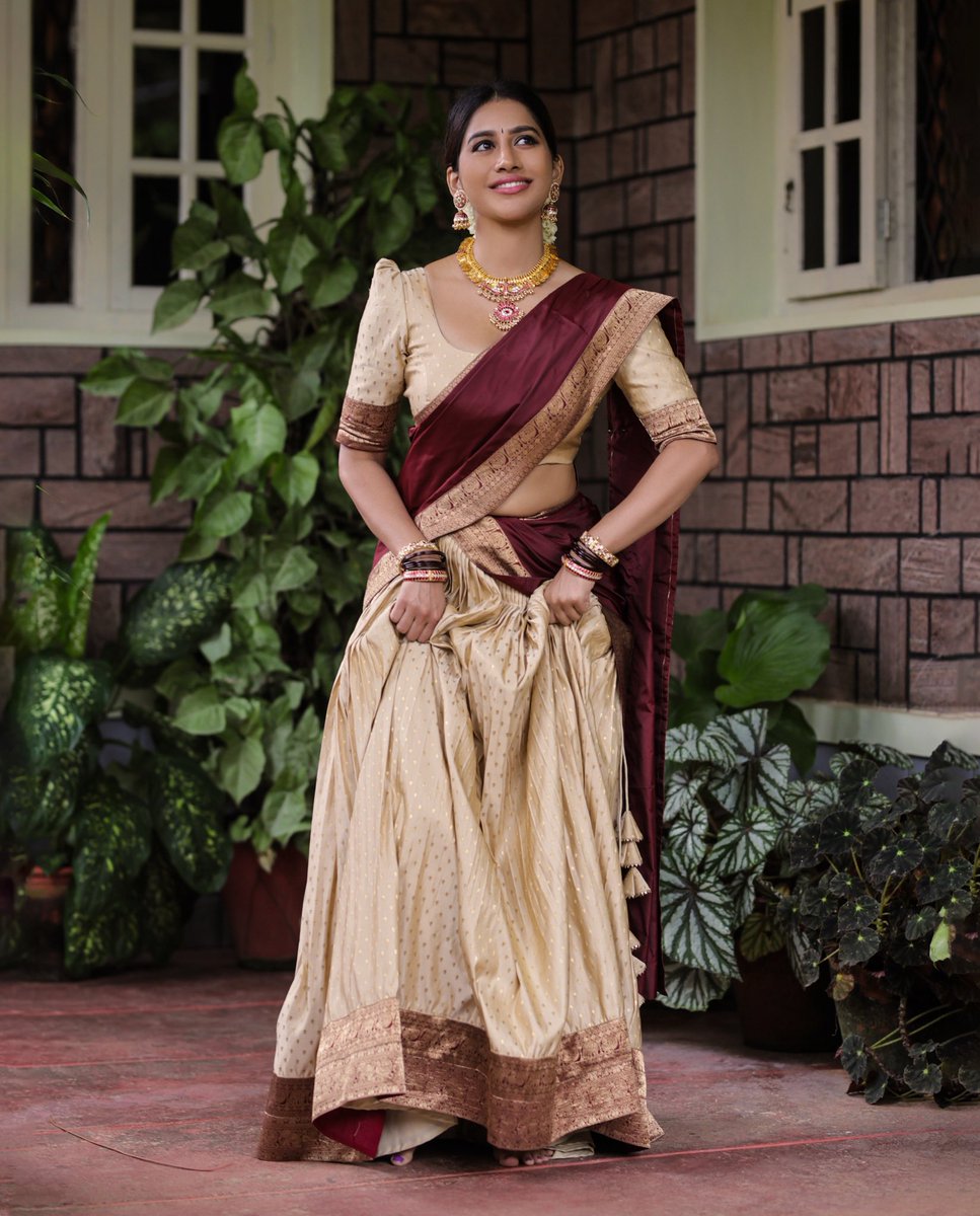 NabhaNatesh's tweet image. ಎಲ್ಲರಿಗೂ ಗಣೇಶ ಚತುರ್ಥಿ ಹಾರ್ದಿಕ ಶುಭಾಶಯಗಳು .
అందరికీ హార్దిక వినాయక చవితి శుభాకాంక్షలు .
அனைவருக்கும் இனிய விநாயகர் சதுர்த்தி நல்வாழ்த்துக்கள்.
Wishing you all a very Happy Ganesh Chaturthi ❤️
#GaneshChaturthi2025 #VinayakaChaturthi2025