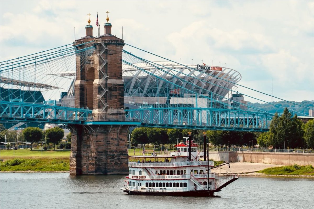 Smooth sailing into football season on this #RoeblingWednesday.

📷: official.roebling.bridge (IG)
#roeblingbridge