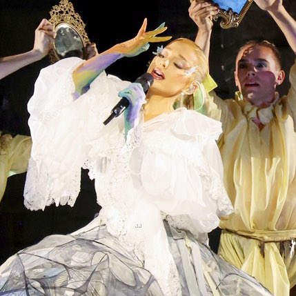 allegra☀️ tweet media